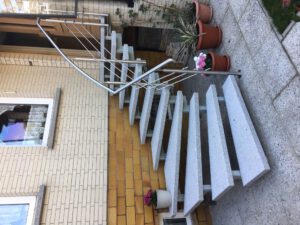 Treppe 1/4 gewendelt